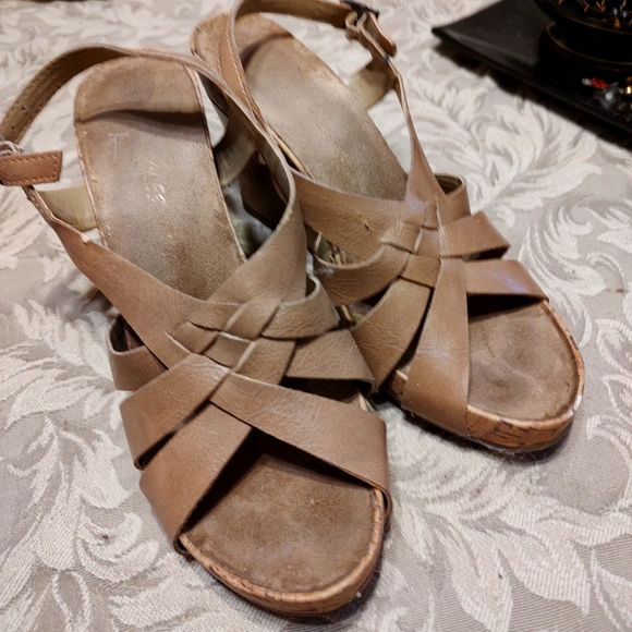 🤎 Super Comfy Vintage Aerosoles Tan & Cork Strappy Wedge Heels - 7.5M - Picture 4 of 15